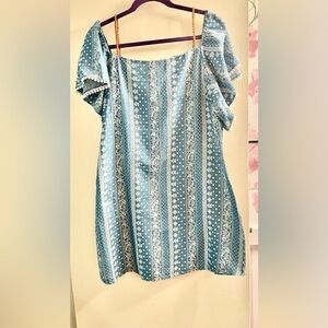 Blue and Creamy White Patterned Mini Dress
SIZE LARGE     **LIKE NEW**
